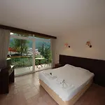 Aparthotel Es