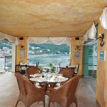 Es Hotel apartamentowy